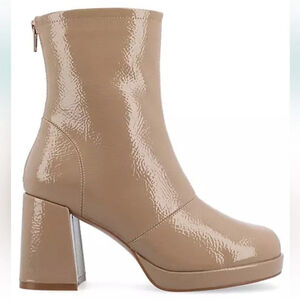 Journee Collection Sz 7 Aylani Women's Crinkled Vegan Tan Patent Leather New